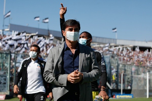 Gustavo Quinteros criticó las medidas sanitarias contra Colo Colo y aseguró que a otros equipos no les han hecho lo mismo. Foto: Agencia Uno