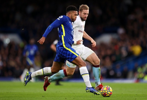 Chelsea se mantiene en lo más alto de la tabla de posiciones, tres unidades sobre el Manchester City