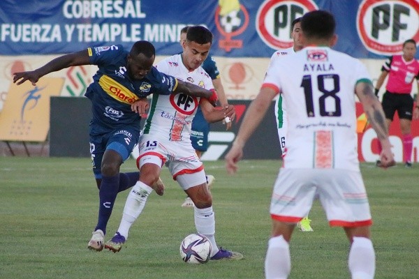 Cobresal y Everton animaron un entretenido partido en El Salvador. (Foto: Agencia Uno)