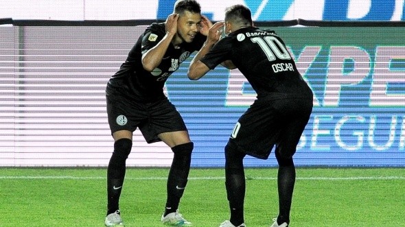 Juan José Buscalia le pone fichas a los gemelos Óscar y Ángel Romero (Getty Images)