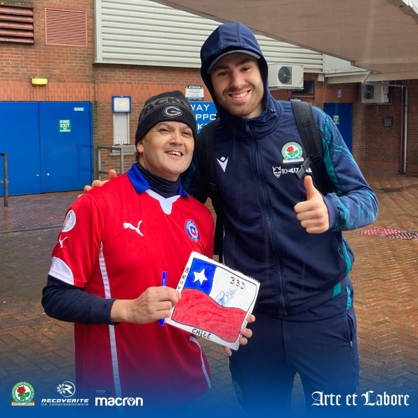 El fanático Marcelo Gallardo pudo conocer a Ben Brereton Díaz. (Foto: Blackburn Rovers)