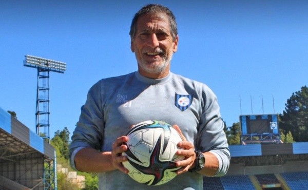 Mario Salas está confiado en ayudar a los Acereros a permanecer en Primera División.