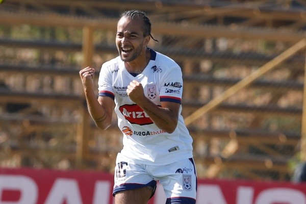 Vidangossy y Melipilla llegan en alza al choque con los albos por la fecha 31 del Campeonato Nacional.