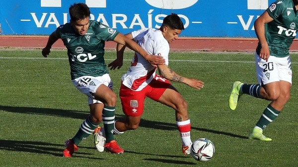 Curicó Unido fue una visita amarga y condenó a Santiago Wanderers a la Primera B. Foto: Agencia Uno