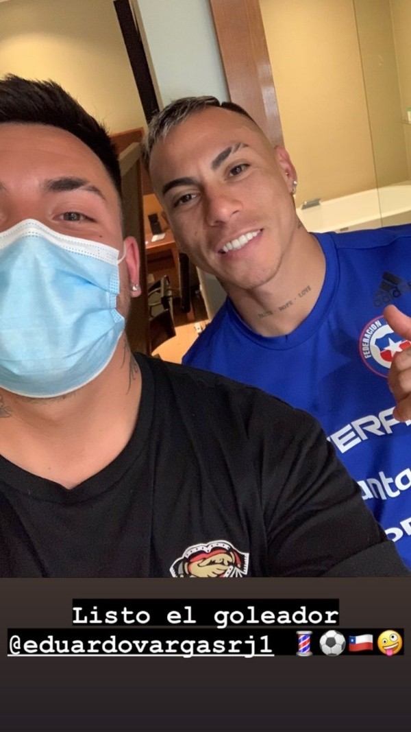 La foto de Nicolás en sus redes sociales tras el trabajo de peluquería con Eduardo Vargas