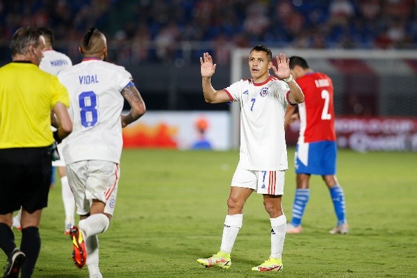 Arturo Vidal y Alexis Sánchez lideraron el triunfo de Chile ante Paraguay para seguir con vida en eliminatorias. Foto: Carlos Parra, ANFP.