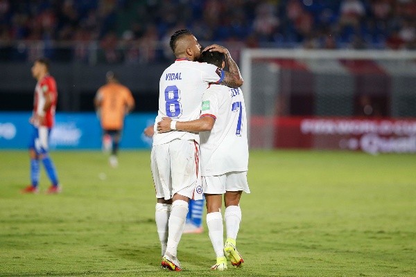 Martín Lasarte confía en lo que puedan hacer Vidal y Sánchez, quienes fueron fundamentales en el triunfo ante Paraguay. Foto: ANFP