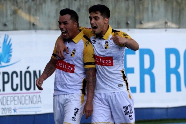 Esteban Paredes fue el gran héroe para Coquimbo Unido. (Foto: Agencia Uno)