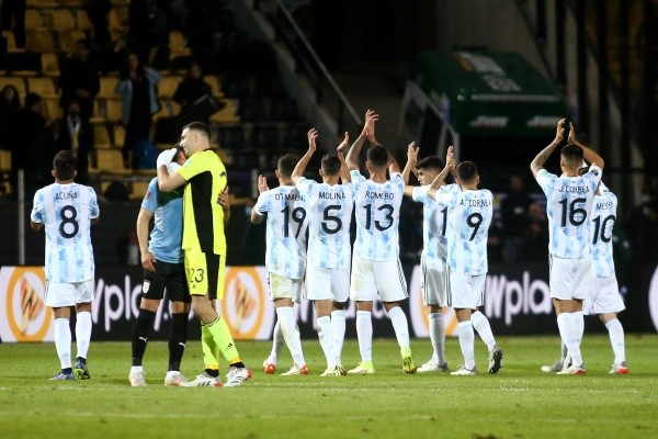 Argentina viene de vencer a Uruguay en Montevideo donde solo fue amonestado Dybala