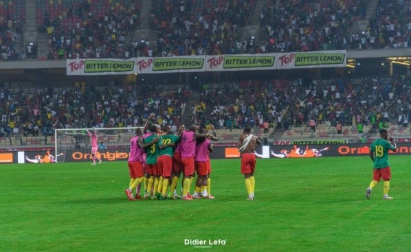Camerún celebra gol de la victoria ante Costa de Marfil