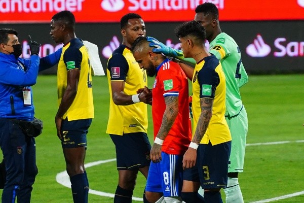 Arturo Vidal salió de la cancha al borde de las lágrimas tras ser expulsado por una patada sin querer ante Ecuador. Foto: Guille Salazar, RedGol.