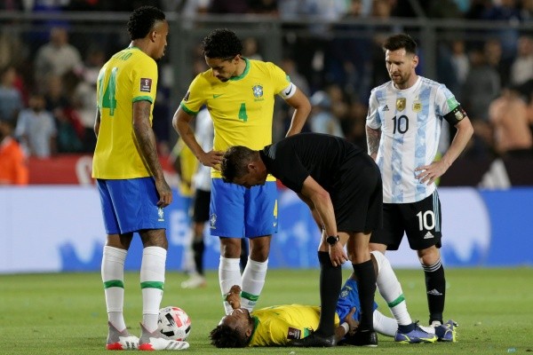 El juez del partido y el VAR fueron sancionados por la Conmebol justo por esta jugada