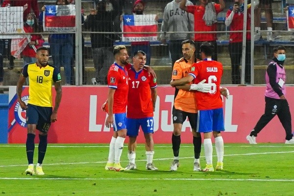 La selección chilena sufrió con la temprana expulsión de Arturo Vidal y dejó escapar importantes puntos para ir al Mundial de Qatar 2022. (Foto: 
   Guillermo Salazar)