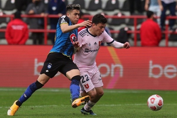 Universidad de Chile y Huachipato son parte de los clubes que buscan escapar del descenso en las últimas dos fechas. Foto: Agencia Uno