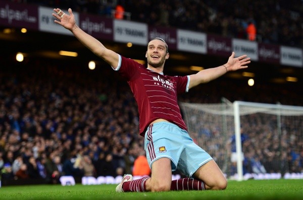 Andy Carroll celebrando un gol con la camiseta de West Ham United