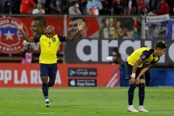 Ecuador festejó por primera vez en su visita a Chile y quedó a pasos del Mundial