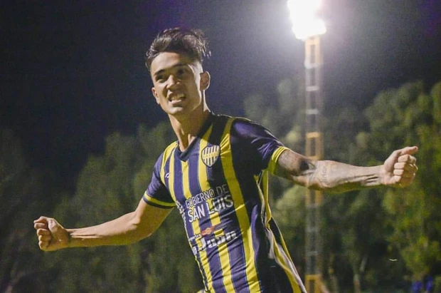 Santiago Solari vistiendo la camiseta de Club Atlético Juventud Unida Universitario