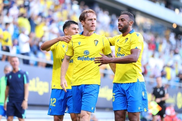 Tomás Alarcón es compañero en el Cádiz de Álex Fernández, quien es pretendido por Manuel Pellegrini para reforzar al Real Betis. (Foto:    Getty Images)