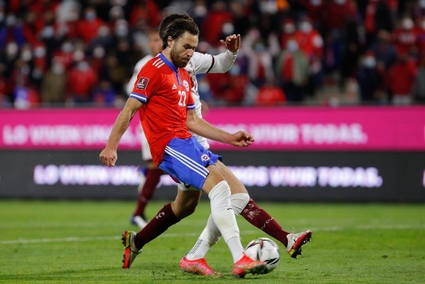 Ben Brereton vistiendo la camiseta de Chile ante Venezuela por Eliminatorias Sudamericanas