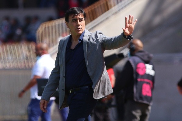 El técnico colocolino fue escrito en la papeleta por un hincha