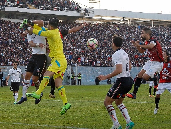 El gol de Gonzalo Villagra en el Monumental dejó al Colo con las ganas de ser campeón el primer semestre del 2017 y le sirvió el título a la “U”. Foto: Agencia Uno.