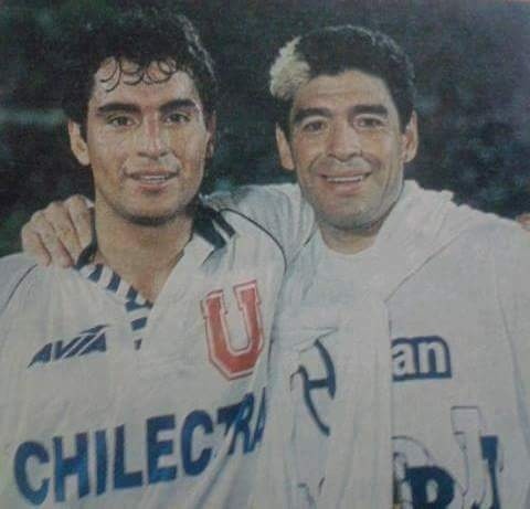 Huevo Valencia y Maradona tras un amistoso jugado en el Estadio Nacional