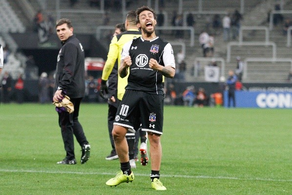 Jorge Valdivia se unió a los festejos por los cero contactos estrechos en Colo Colo. Foto: Agencia Uno