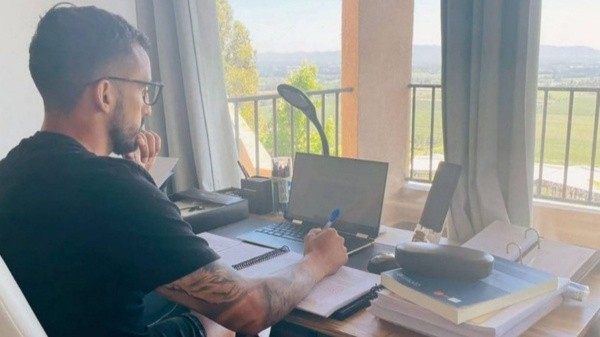 Ronald de la Fuente congenia el fútbol con los estudios