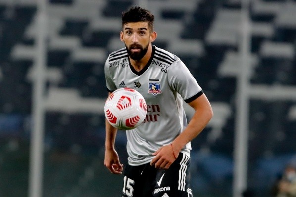 Emiliano Amor dejó claro que está feliz en Colo Colo y que espera celebrar al final de la temporada. Foto: Agencia Uno