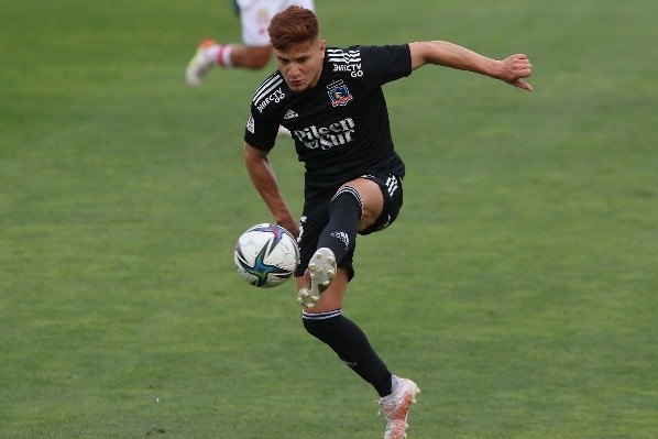 Leo Gil bajó su rendimiento en Colo Colo los últimos partidos. Foto: Agencia Uno.