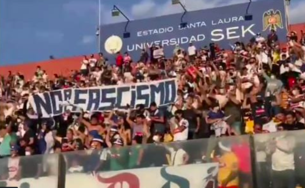 El lienzo contra el fascismo de los hinchas de Deportes Melipilla. Foto: Instagram