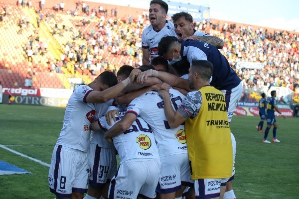 Deportes Melipilla viene de vencer a Everton. (Foto: Agencia Uno)