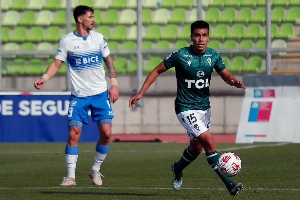 Martín Villarroel enfrentando a Universidad Católica en el estadio Elías Figueroa de Valparaíso (Foto: Agencia UNO)