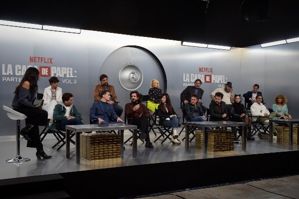 El equipo de La Casa de Papel en medio de la conferencia de prensa, en la previa al estreno de los capítulos finales.