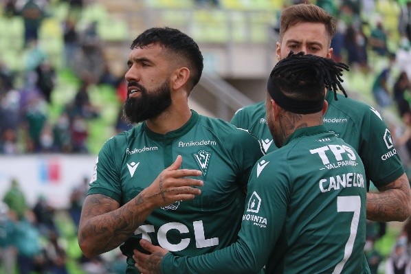 Ronnie Fernández es uno de los nombres que le gustan a Gustavo Quinteros para el ataque de Colo Colo. Foto: Agencia Uno