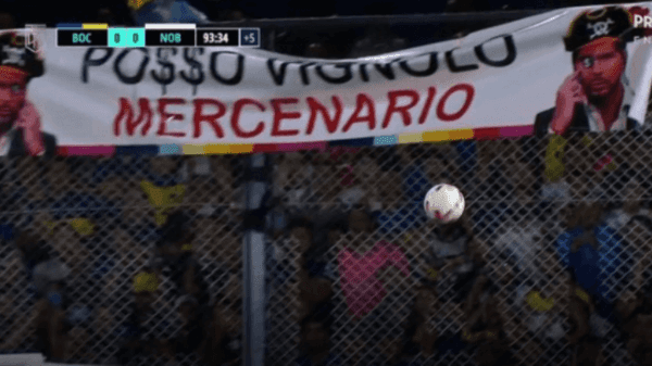 El polémico lienzo de la barra de Boca Juniors al Pollo Vignolo.