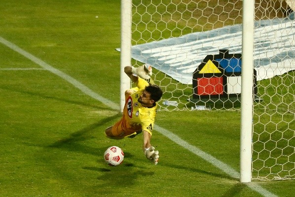 Alexis Martín Arias empezó la temporada con polémica por temas sanitarios y un PCR. En el recuento es de los buenos arqueros del Campeonato Nacional 2021 como uno de los tapa penales.