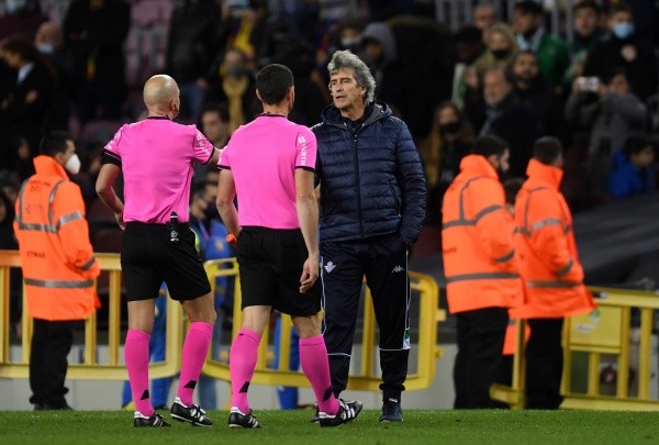 Manuel Pellegrini quedó feliz con el triunfo del Betis ante el Barcelona y se mete en la pelea por el liderato de La Liga. Foto: Getty Images