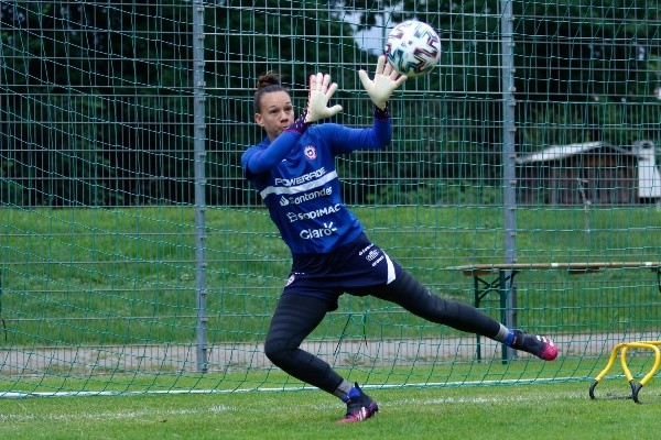 La portera chilena se refirió al proyecto de matrimonio igualitario en Chile.