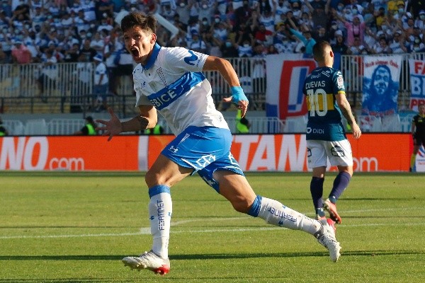 La Católica se acostumbró a festejar en cuatro años: Colo Colo y la U la miran desde lejos.