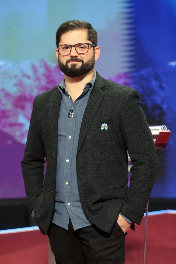 Canal 13 resucita Las Caras de La Moneda: El primer invitado es Gabriel Boric.