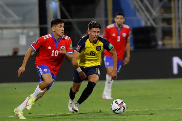 Marcelino no solo deslumbró con su fútbol en la UC, sino que también vistió la 10 de la selección chilena en las Eliminatorias rumbo a Qatar 2022. (Foto: Agencia UNO)