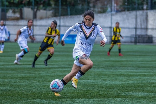 Yenny Acuña va por el tetracampeonato. Foto: Lisandra Jung / Santiago Morning