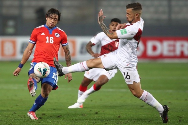 Montecinos tiene un gran recuerdo de su debut con la Roja ante Perú. Foto: Agencia Uno.
