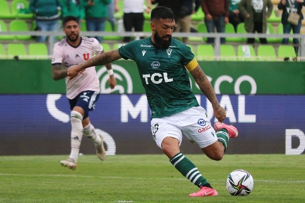 Ronnie Fernández no terminó jugando en la temporada con Wanderers luego de ser borrado por la dirigencia