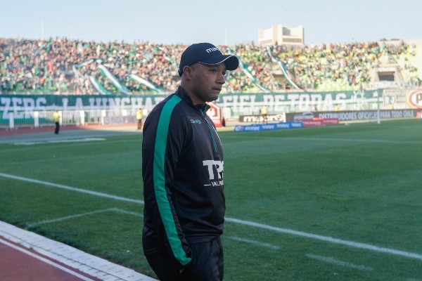 Silvio Fernández defendió el escudo de Santiago Wanderers y como jugador fue campeón y como técnico los ayudó a salvarse del descenso en 2017. (Foto: Agencia UNO)