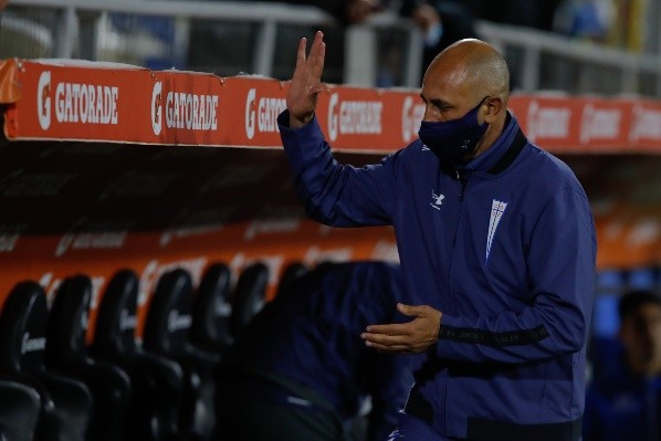 Los hinchas Cruzados enloquecen con su director técnico y aman al “Pelado Termo” en las redes sociales y en el estadio San Carlos de Apoquindo. (Foto: Agencia UNO)
