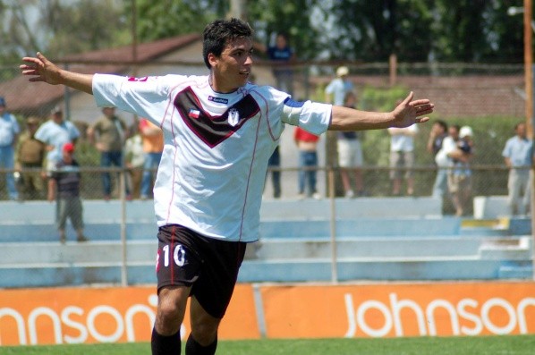 Esteban Paredes puede volver a Santiago Morning, el club que lo vio nacer en el fútbol profesional. Foto: Archivo