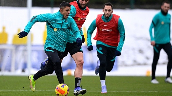 Alexis Sánchez en la práctica del Inter en la previa del partido contra Cagliari.