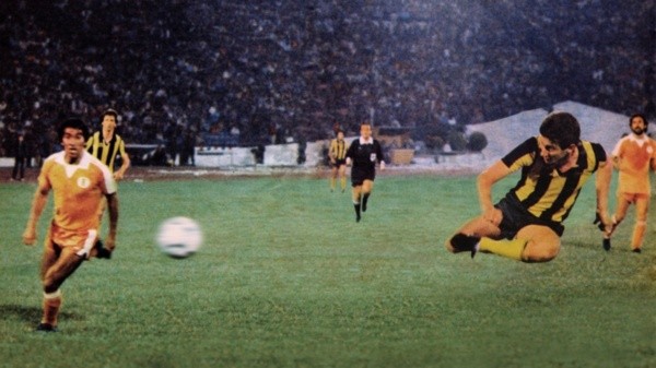El gol de Fernando Morena para Peñarol derrotando a Cobreloa en la final de 1982